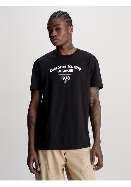 Camiseta Calvin Klein negra university