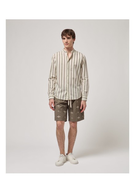 Bermudas Gianni Lupo verde bordados