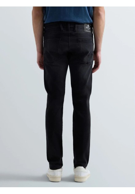 Pantalón Replay Anbass negro, detalle de bolsillos y acabado denim Pantalón Replay Anbass negro, detalle de bolsillos y acabado denim