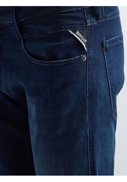 Pantalón Replay Power Stretch denim, detalle de bolsillo y costuras Pantalón Replay Power Stretch denim, detalle de bolsillo y costuras