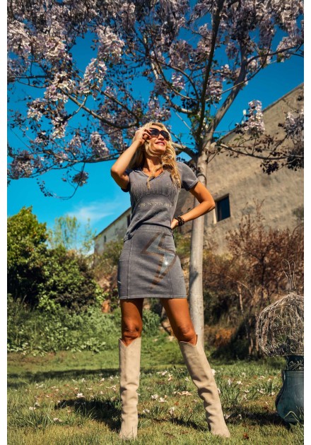 Falda Nevala Camaleónica by Capriche, conjunto con camiseta Wildwood