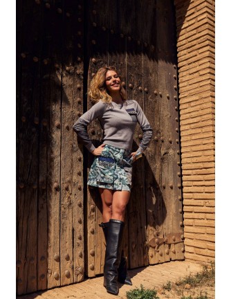 Falda Valley Camaleónica by Capriche, conjunto con jersey Clovin 2