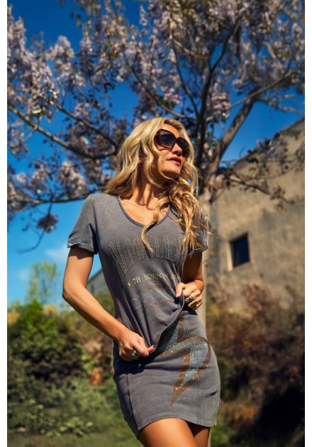 Falda Nevala Camaleónica by Capriche, punto gris con rayo strass, look completo con camiseta Wildwood