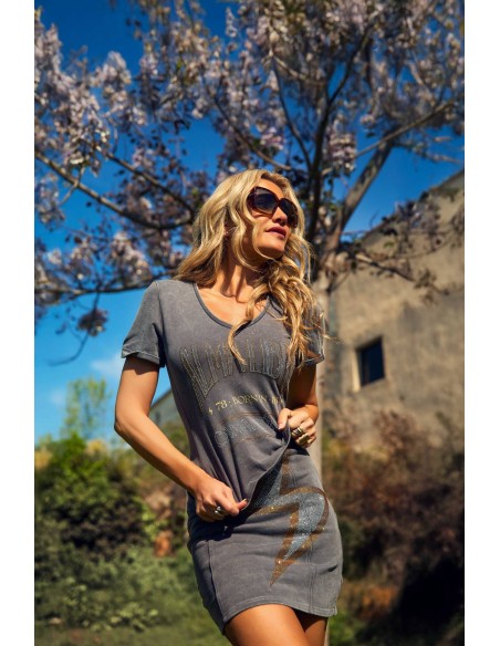 Falda Nevala Camaleónica by Capriche, punto gris con rayo strass, look completo con camiseta Wildwood