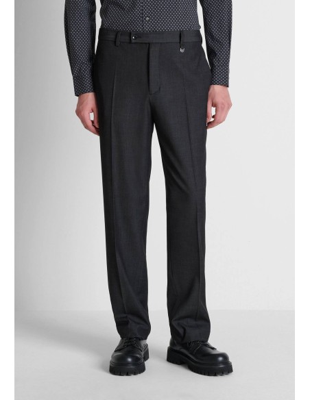 Pantalón Antony Morato negro Evan Relaxe, modelo de frente