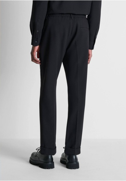 Pantalón Antony Morato negro Boris, vista trasera con dobladillo Pantalón Antony Morato negro Boris, vista trasera con dobladillo
