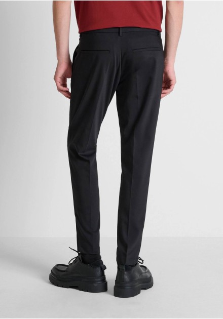Pantalón Antony Morato negro Ronan - detalle de bolsillo y acabado Pantalón Antony Morato negro Ronan - detalle de bolsillo y acabado