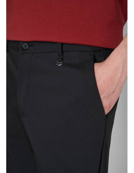 Pantalón Antony Morato negro Ronan - detalle de cintura y bolsillo delantero