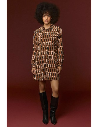 Vestido Minueto Kat estampado geométrico marrón, modelo vista frontal