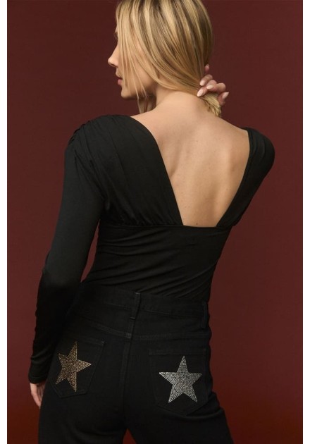Top Minueto Maine negro con drapeado asimétrico, vista de espalda con escote