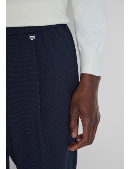 Detalle de cintura elástica del pantalón Antony Morato Seth marino