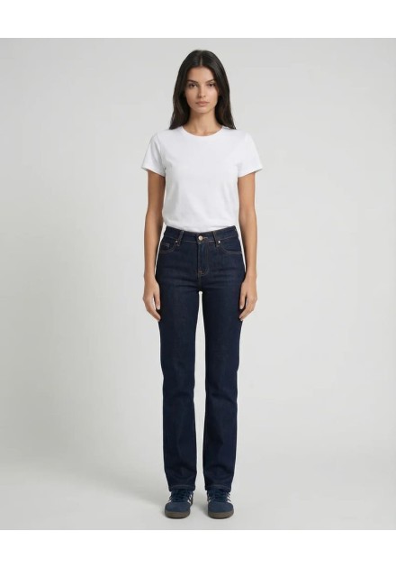 Vaqueros MET Vittoria de mujer, corte recto en denim azul oscuro, vista frontal con camiseta blanca Vaqueros MET Vittoria de mujer, corte recto en denim azul oscuro, vista frontal con camiseta blanca