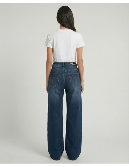 Vaqueros MET Maria de mujer de pierna ancha en denim azul, vista frontal con camiseta blanca