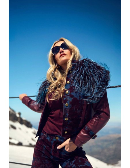 Chaqueta Moss Camaleónica by Capriche burdeos con cuello de pelo azul - imagen 9