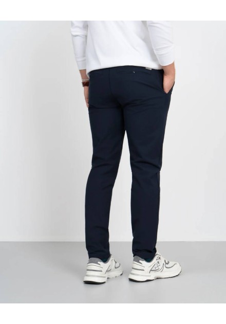 Pantalón Harper and Neyer Traveler azul marino, vista trasera