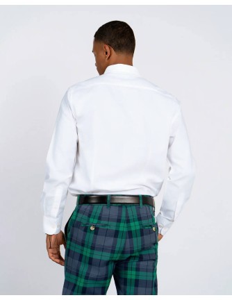 Camisa Oxford Harper and Neyer blanca con cuello abotonado, vista frontal con modelo 2