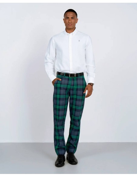 Look completo con camisa Oxford blanca de Harper and Neyer