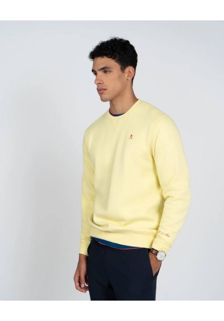 Sudadera Harper and Neyer amarilla, vista lateral con modelo Sudadera Harper and Neyer amarilla, vista lateral con modelo