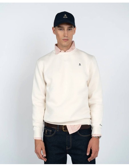 Sudadera Harper and Neyer Icon color crudo de cuello redondo, vista frontal con modelo