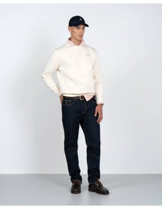 Sudadera Harper and Neyer Icon color crudo de cuello redondo, vista frontal con modelo 2