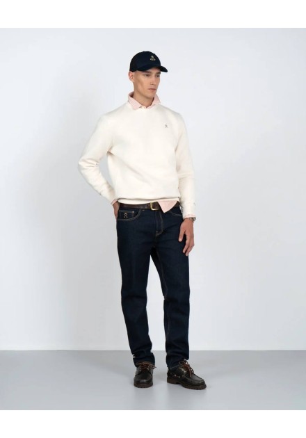 Look completo con sudadera Icon cruda y vaqueros oscuros