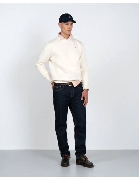 Look completo con sudadera Icon cruda y vaqueros oscuros