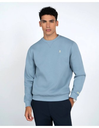 Sudadera Harper and Neyer azul cielo de cuello redondo y manga raglan, vista frontal con modelo
