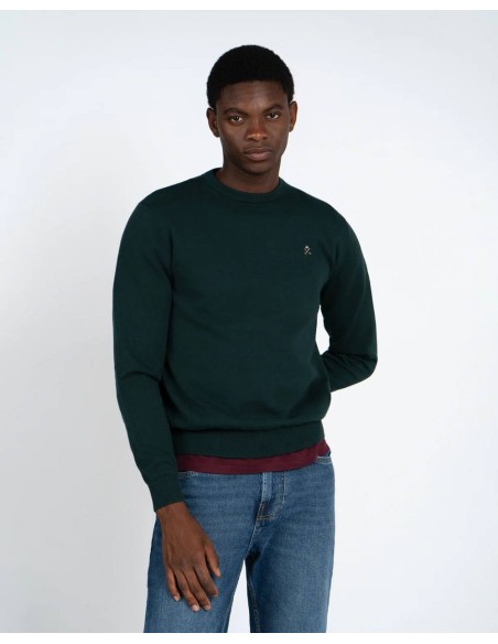 Jersey Harper and Neyer verde bosque de cuello redondo, vista frontal con modelo