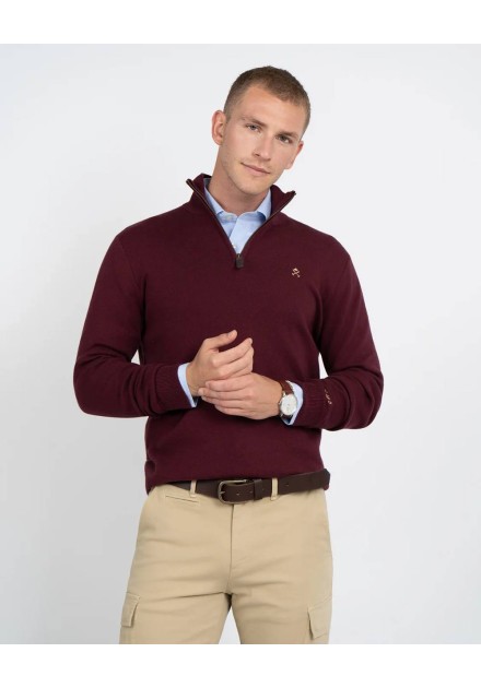 Look completo con jersey half zip granate y chinos beige Look completo con jersey half zip granate y chinos beige