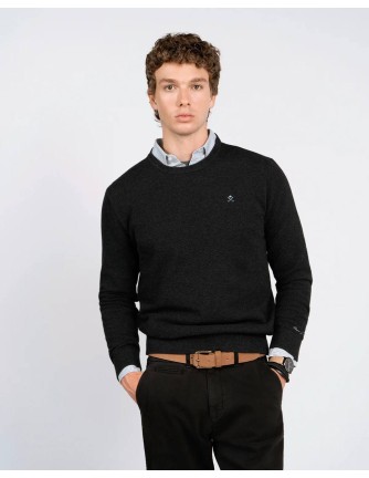 Jersey Harper and Neyer Chicago negro de cuello redondo, vista frontal con modelo 2