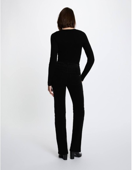 Jersey Morgan Mbiz negro, vista trasera con modelo