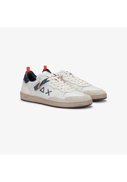 Par de sneakers Sun 68 Urban Basket blancas, vista frontal en tres cuartos Par de sneakers Sun 68 Urban Basket blancas, vista frontal en tres cuartos