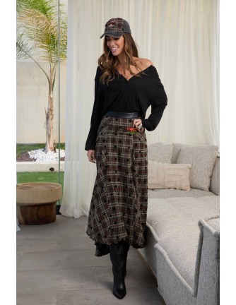 Falda Creek Camaleónica by Capriche larga de cuadros marrón y negro con top negro, vista frontal