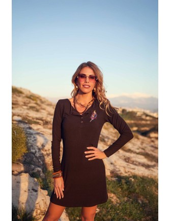 Vestido Pine Camaleónica by Capriche negro de manga larga con escote en V, look al aire libre