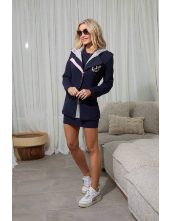 Blazer Voyager de Camaleónica by Capriche azul marino con capucha, vista frontal en interior