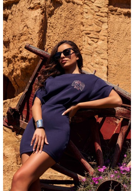 Vestido Aven Camaleónica by Capriche con bordado en el pecho, detalle de la manga