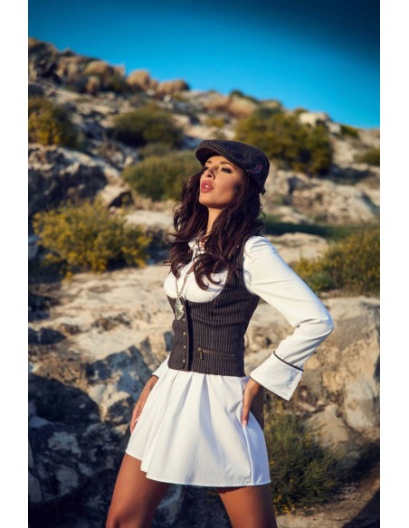 Vestido Rockies Camaleónica by Capriche con corpiño marrón, look en paisaje rocoso