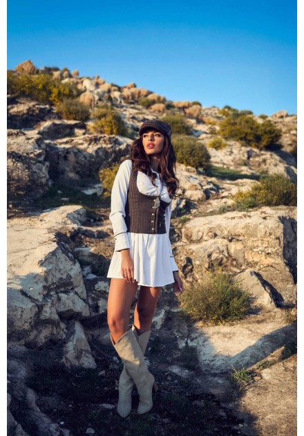 Ropa Camaleónica: vestido Rockies blanco con sombrero y botas, estilo western Ropa Camaleónica: vestido Rockies blanco con sombrero y botas, estilo western