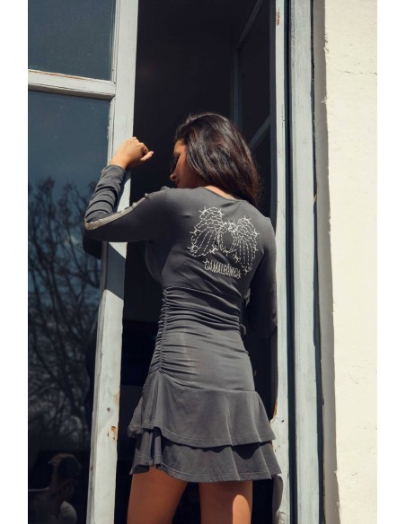 Vestido Northwind Camaleónica by Capriche gris oscuro - detalle de la espalda en modelo