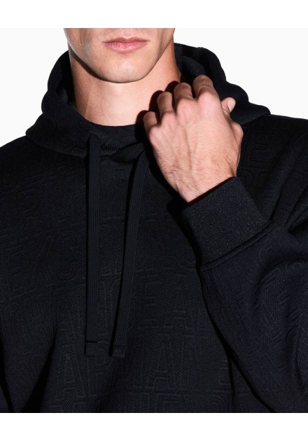 Sudadera Armani Exchange negra - detalle en modelo