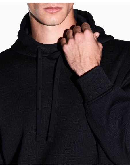 Sudadera Armani Exchange negra - detalle en modelo