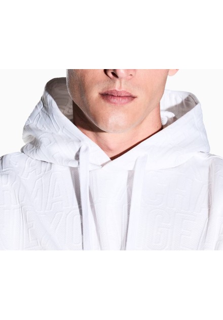 Sudadera Armani Exchange blanca - detalle en modelo