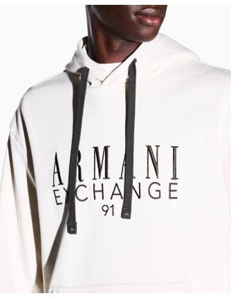 Sudadera Armani Exchange crudo - frontal en modelo 2