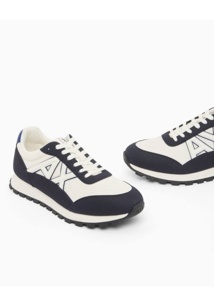 Sneakers Armani Exchange blanco y marino - vista tres cuartos del par Sneakers Armani Exchange blanco y marino - vista tres cuartos del par