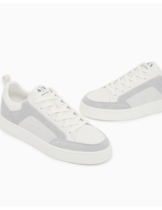 Sneakers Armani Exchange blancas y grises - vista frontal del par 2