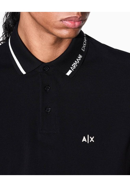 Polo Armani Exchange negro - detalle en modelo Polo Armani Exchange negro - detalle en modelo