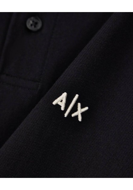 Polo Armani Exchange negro - detalle del tejido y logo Polo Armani Exchange negro - detalle del tejido y logo