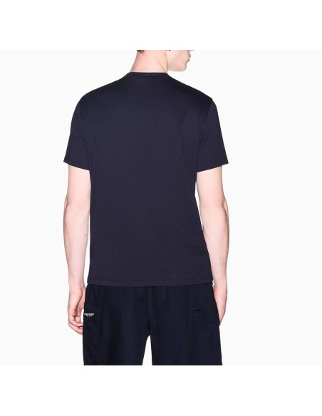 Camiseta Armani Exchange azul marino - vista trasera en modelo