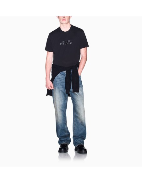Camiseta Armani Exchange negra - look completo en modelo