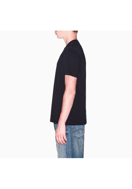 Camiseta Armani Exchange negra - lateral en modelo